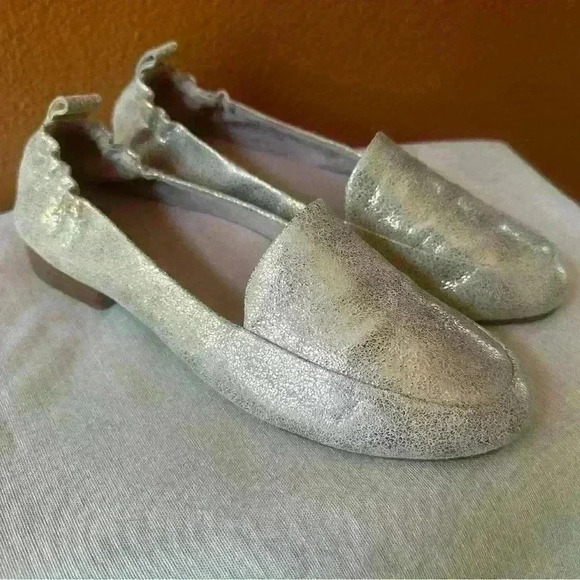 Abeo “Jean 11” Taupe Metallic Leather Slip On Loafer Size 8 Narrow Like New! - Picture 1 of 12